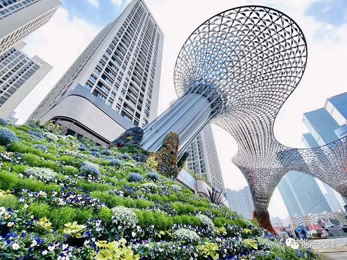 深圳中心·天元外景“中央大街·云樽” 图片来源：地产火线