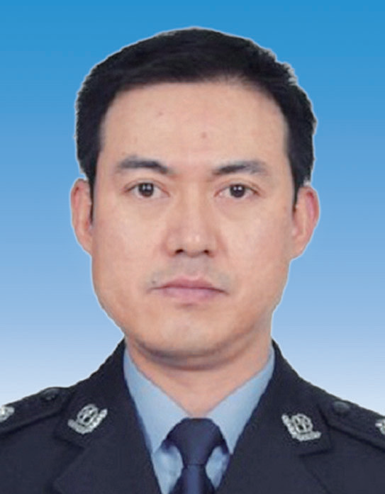 王跃东:1979年10月出生,中共党员,现为公安朝阳分局南磨房派出所社区