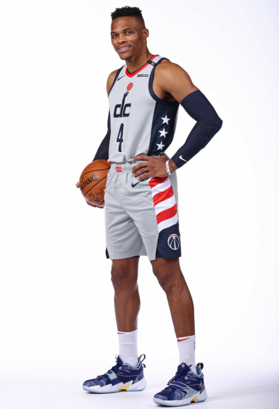 威少奇才定妆照来了:身穿4号笑容满面