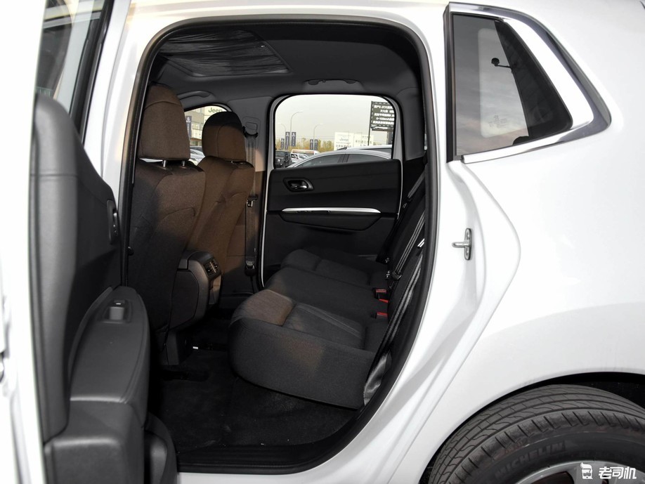 法系紧凑型suv力作 小哥带你看标致3008-新浪汽车