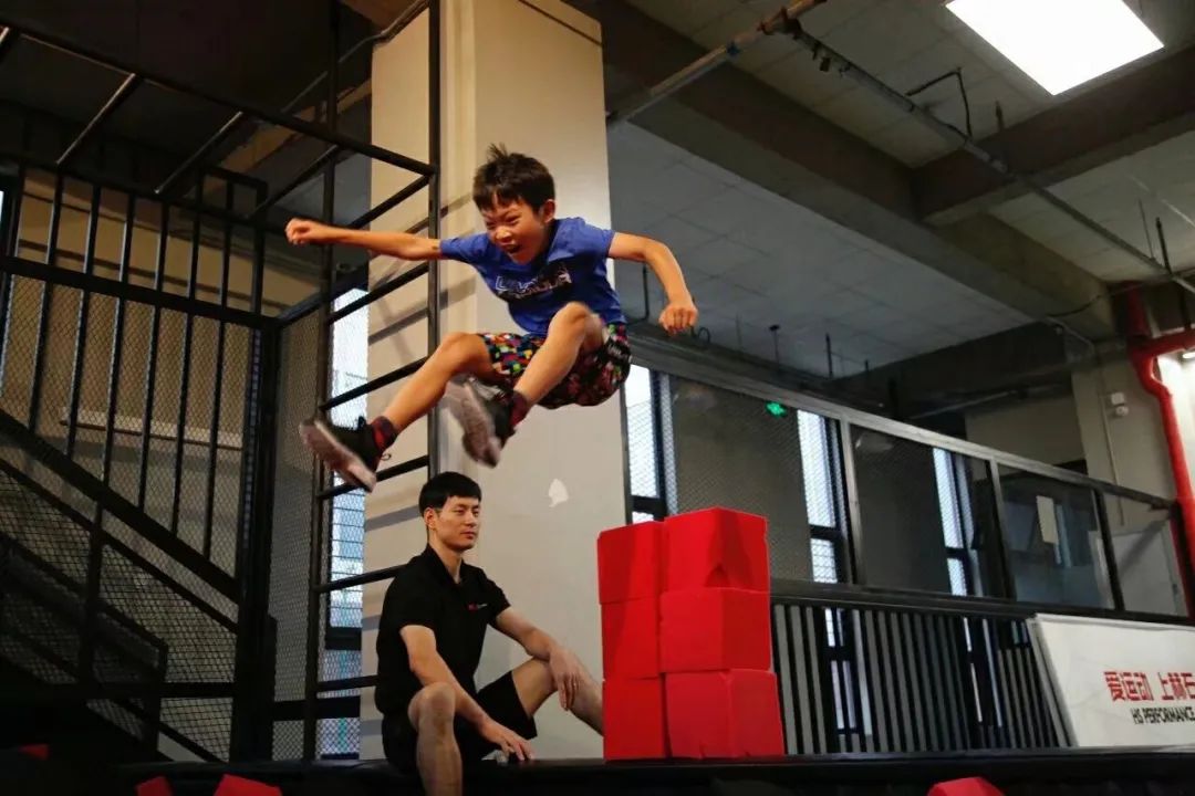 全民健身亲子跑酷一起来战