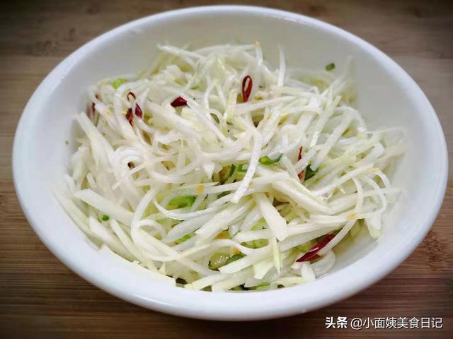 天冷了,这菜大量上市,比萝卜鲜嫩爽脆,一斤才要2块钱,别错过