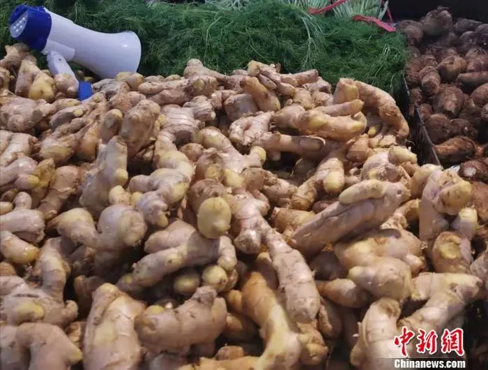 图为北京西城区一家超市内的生姜。中新网记者 谢艺观 摄