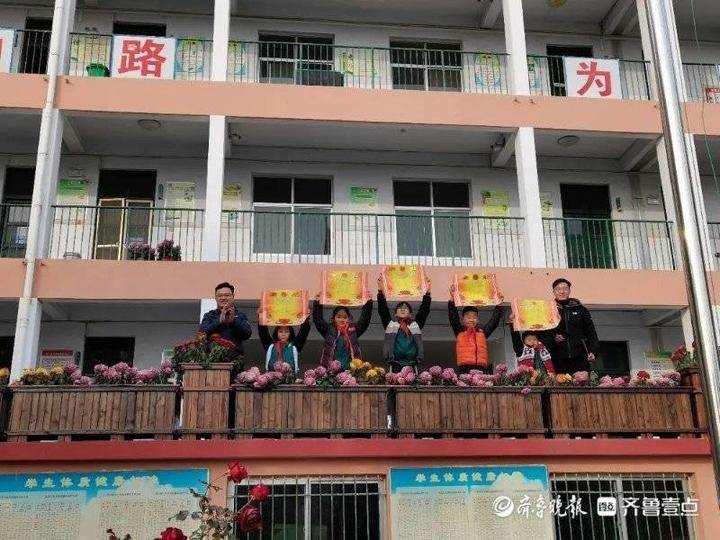 岱岳区夏张镇中心小学举行冬季拔河比赛|小学_新浪新闻