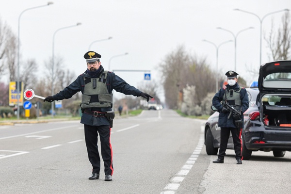 全球战疫·图集|"封城"令下的意大利|疫情|爱沙尼亚|新冠肺炎_新浪