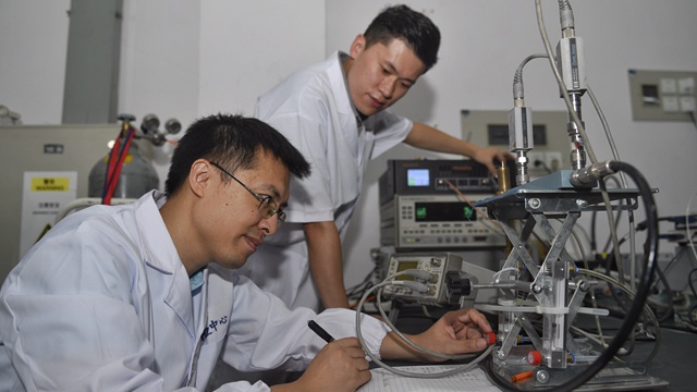 基础研究下一步聚焦什么这份方案给青年科学家发礼包