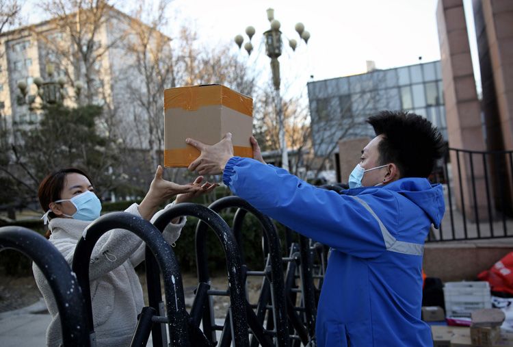 快递员"紧张哥"李杰:派件量是原来的三分之一|快递_新浪财经_新浪网