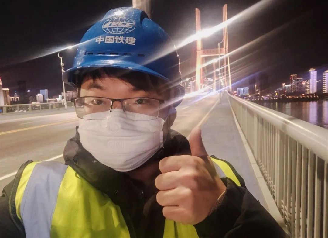 温瑞在武汉长江二桥做事