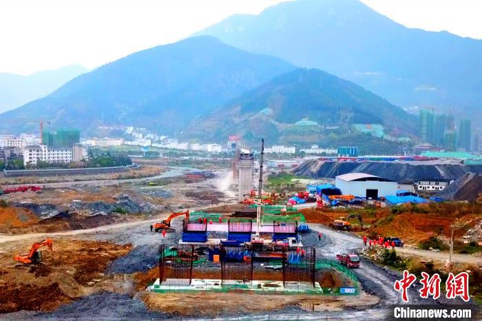 国家重点交通项目郑万高铁湖北兴山段开工复工 手机新浪网