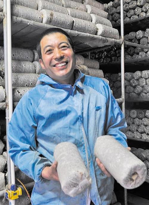 赵安军:土坷垃里育出"金苗苗"