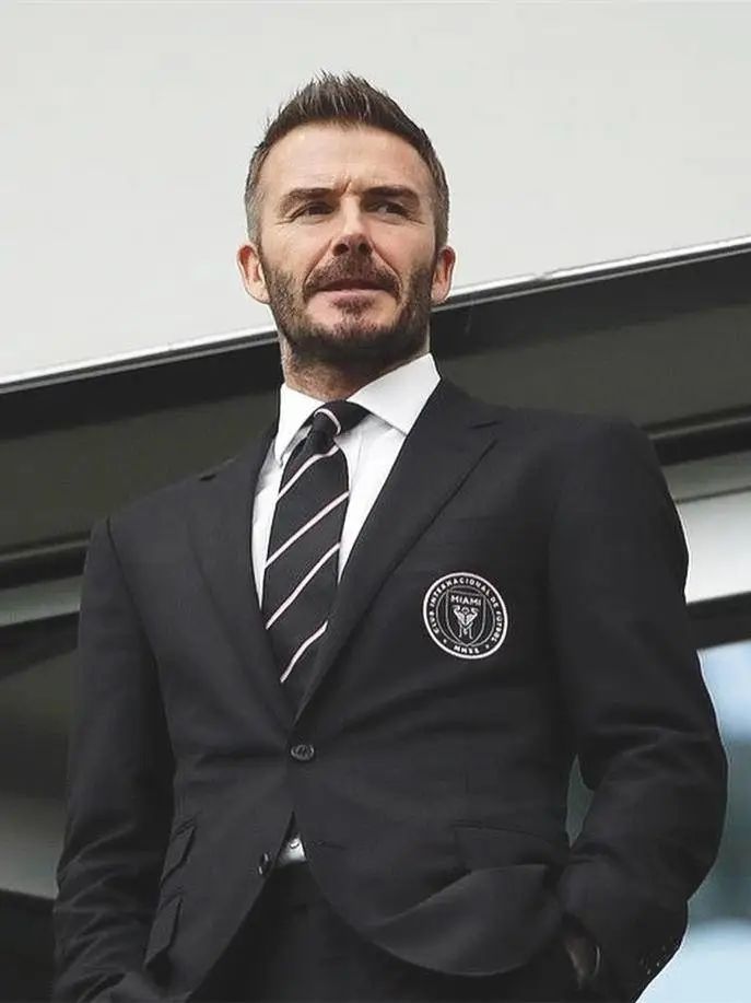 45岁贝克汉姆魅力不减,身形健壮堪比猛男,仍是少女们的梦中男神