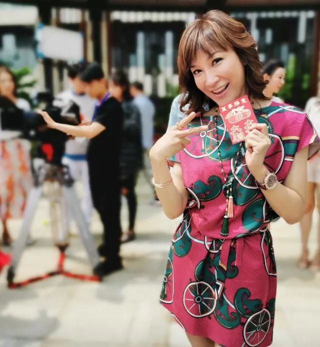 曾选港姐嫁德籍丈夫抑郁离婚收场 与天后合照曝光 网友:似饼印