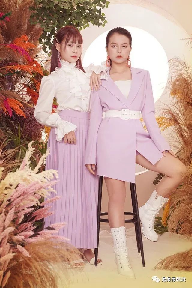 抄袭izone此次回归造型的,是个越南女团,大家可以看看她们前段时间