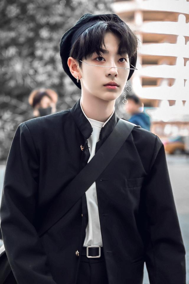 刘梦帅气赶超男偶像穿搭韩范又中性雌雄难辨在女团中实属少见