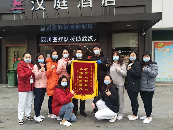 3月10日，武汉一位新冠肺炎患者的女儿感谢刘操医生。