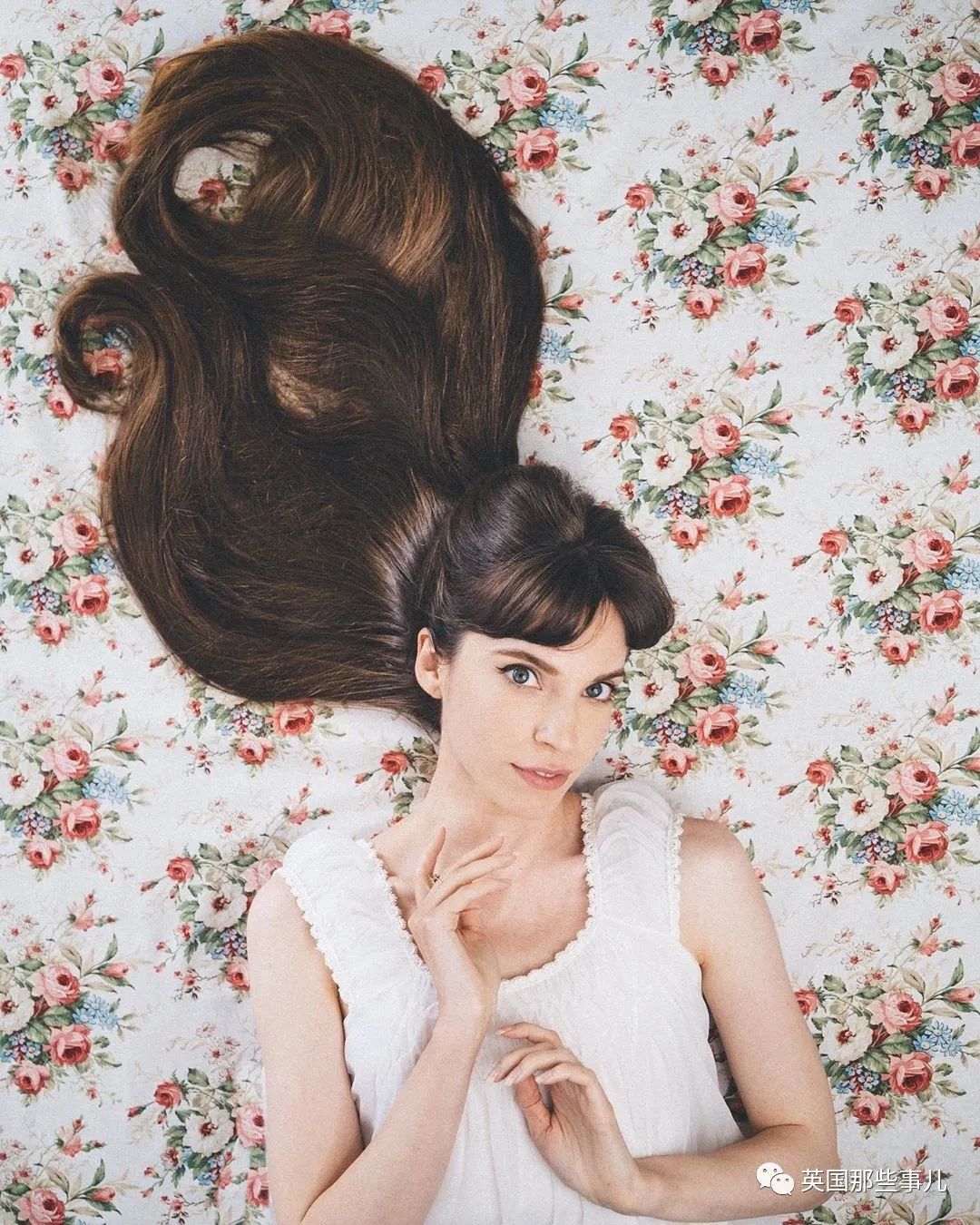 靠一头浓密秀发吸粉10万成为网红…这小姐姐的头发我慕了!