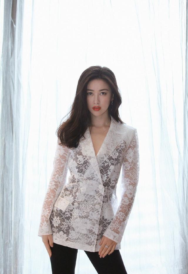 精英律师的栗娜带火了朱珠身材颜值气质几乎三维一体