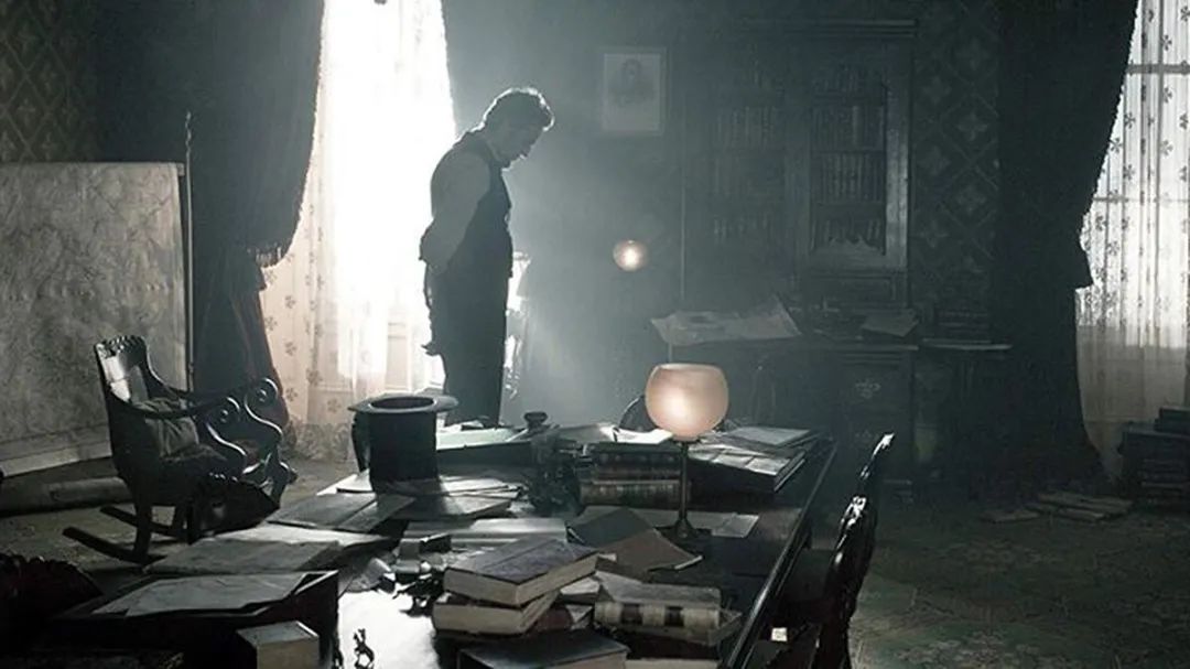 为什么电影里的月光是蓝色的?——解析3种片场打光的秘技