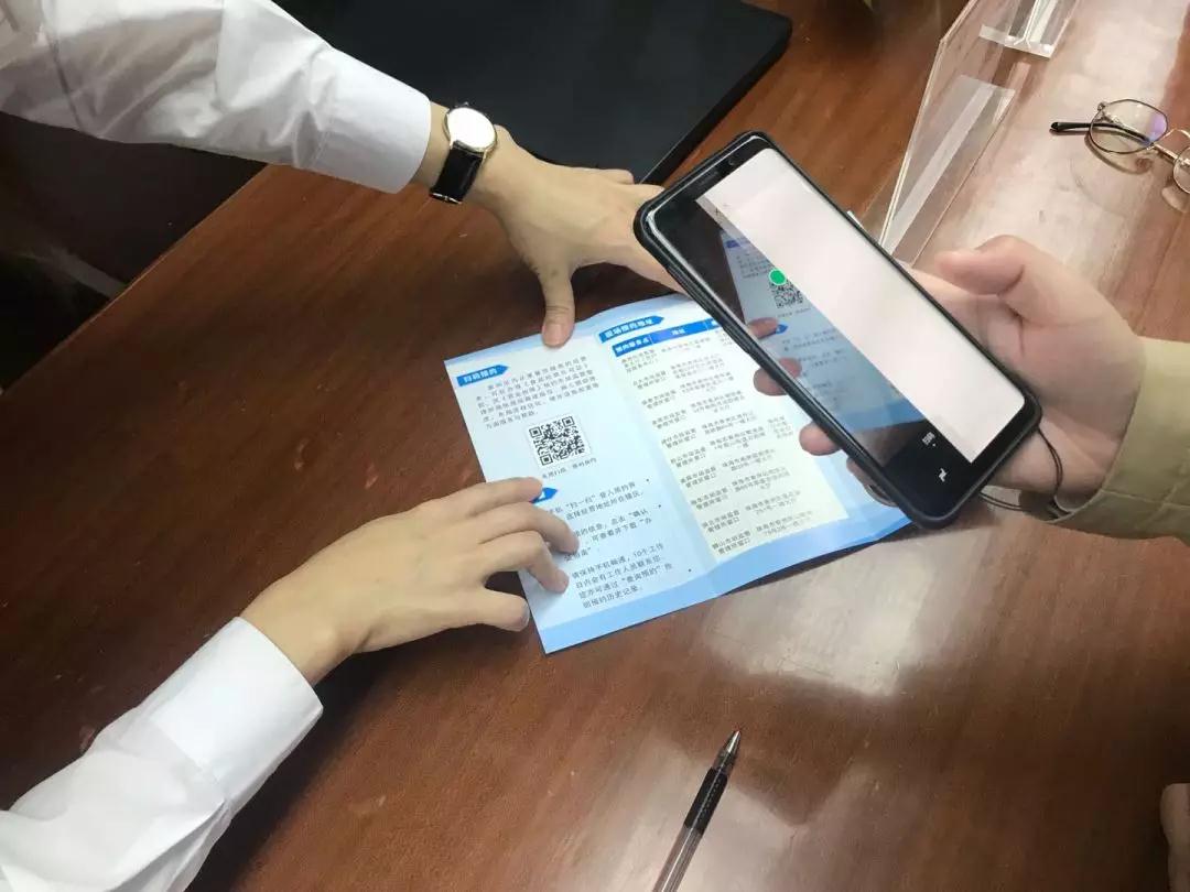 创新服务方式,在做好窗口科学防护的同时,大力推进"网上办""掌上办"