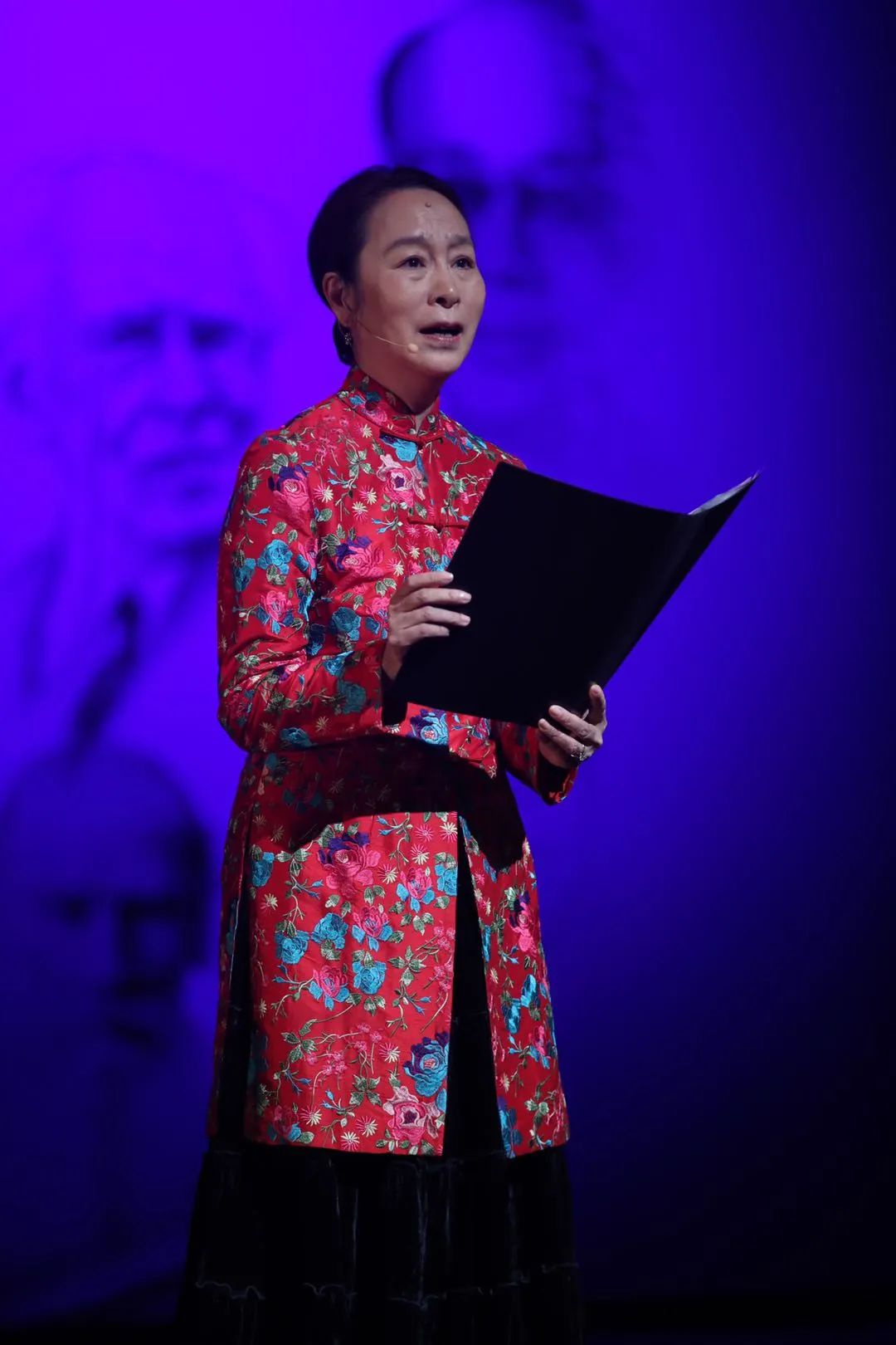 申声传情,奚美娟"声援"池莉:隔离即战争!愚蠢无知廉价的爱与情走开!