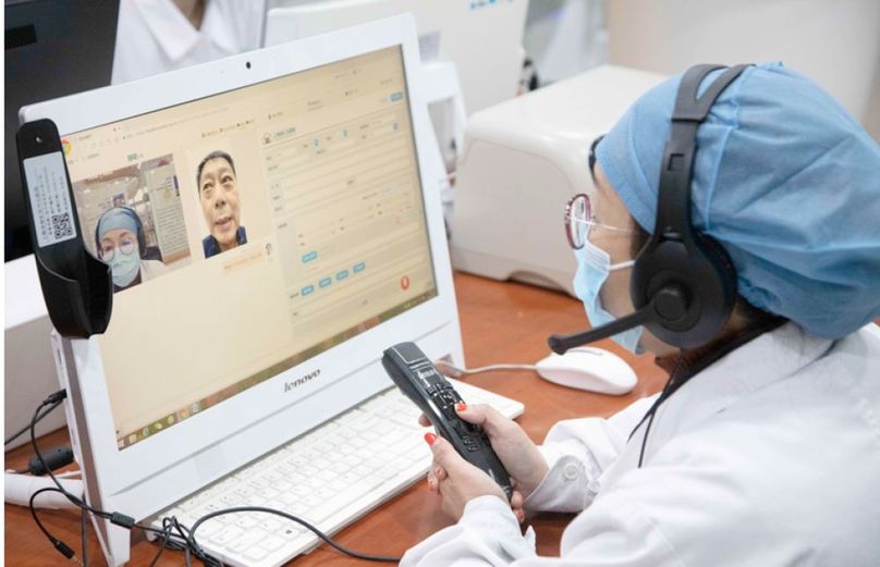 医生为患者在线开具"云处方"