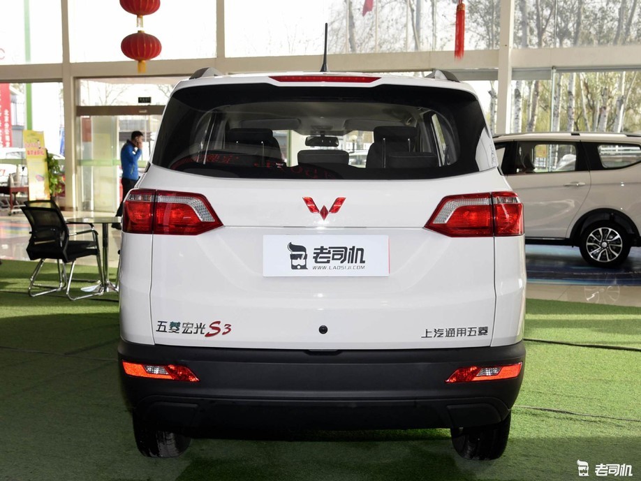 价格依旧是优势小哥带你看五菱宏光s3