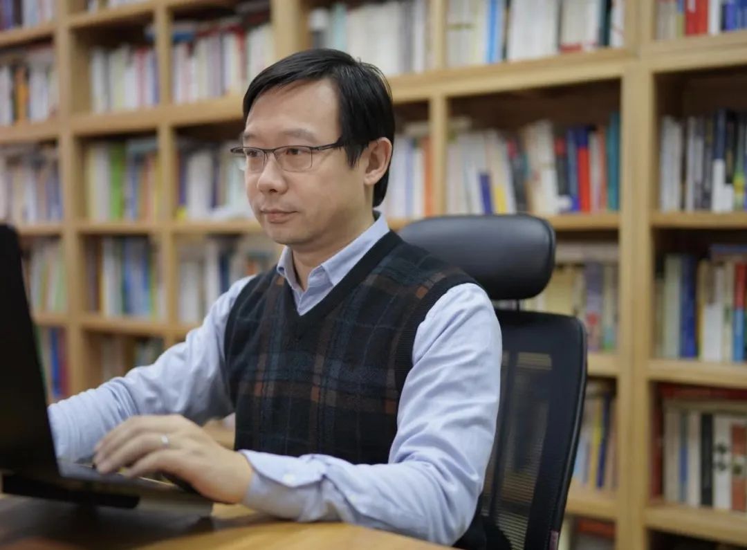 杨雁翔就博士学位论文研究做中期汇报.