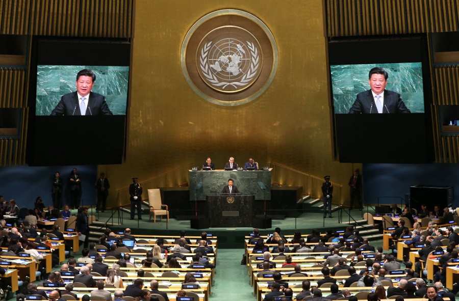 2015年9月28日，国家主席习近平在纽约联合国总部出席第70届联合国大会一般性辩论并发表题为《携手构建合作共赢新伙伴 同心打造人类命运共同体》的重要讲话。新华社记者庞兴雷摄