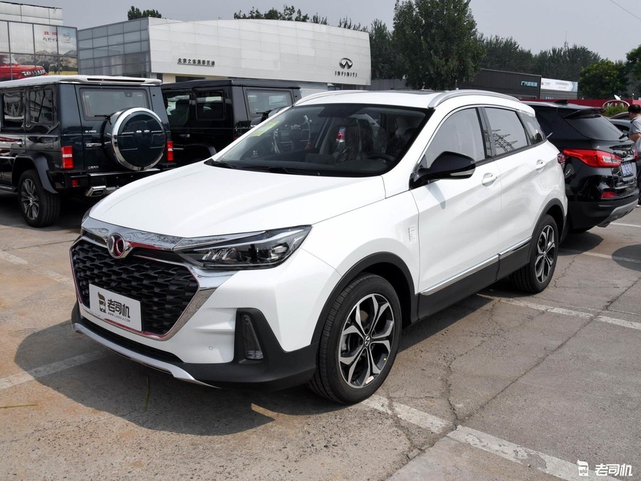 经济型代步选手 小哥带你看北汽绅宝智行