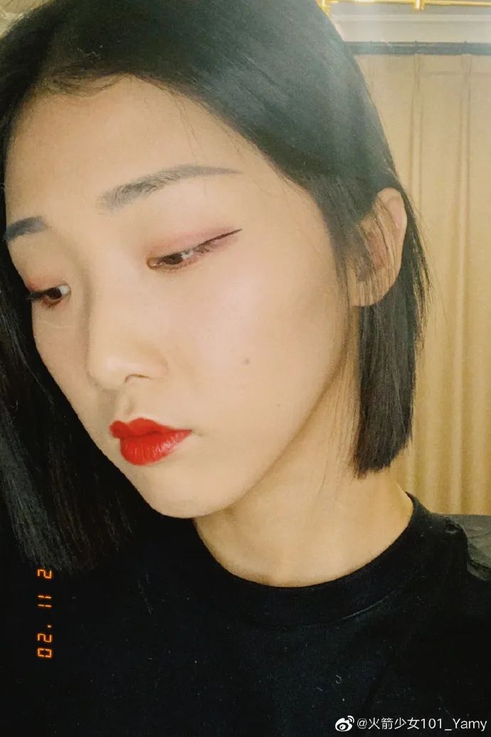 单眼皮小眼睛的女生拍照也可以很好看