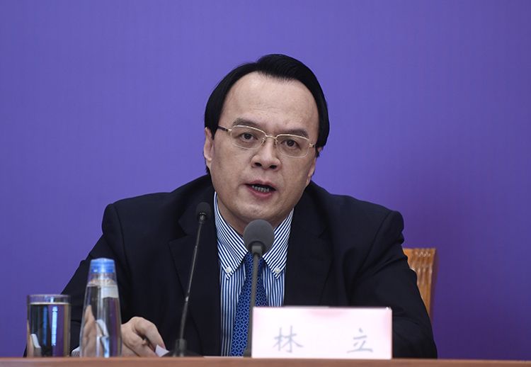 农发行执行董事,副行长林立回答记者提问.农业银行(4.270,-0.01,-0.