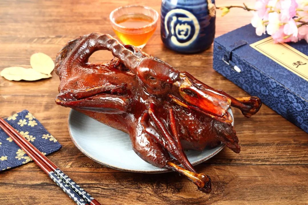 乌镇秘制醇香酱鸭,源自百年"三珍斋",酱香四溢,鲜香满口!