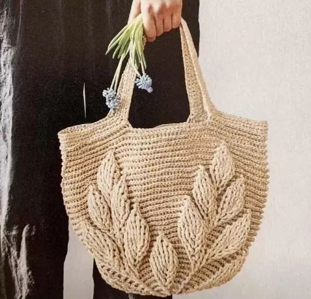 好漂亮的叶子花样包包出门背上它走到哪都是亮点