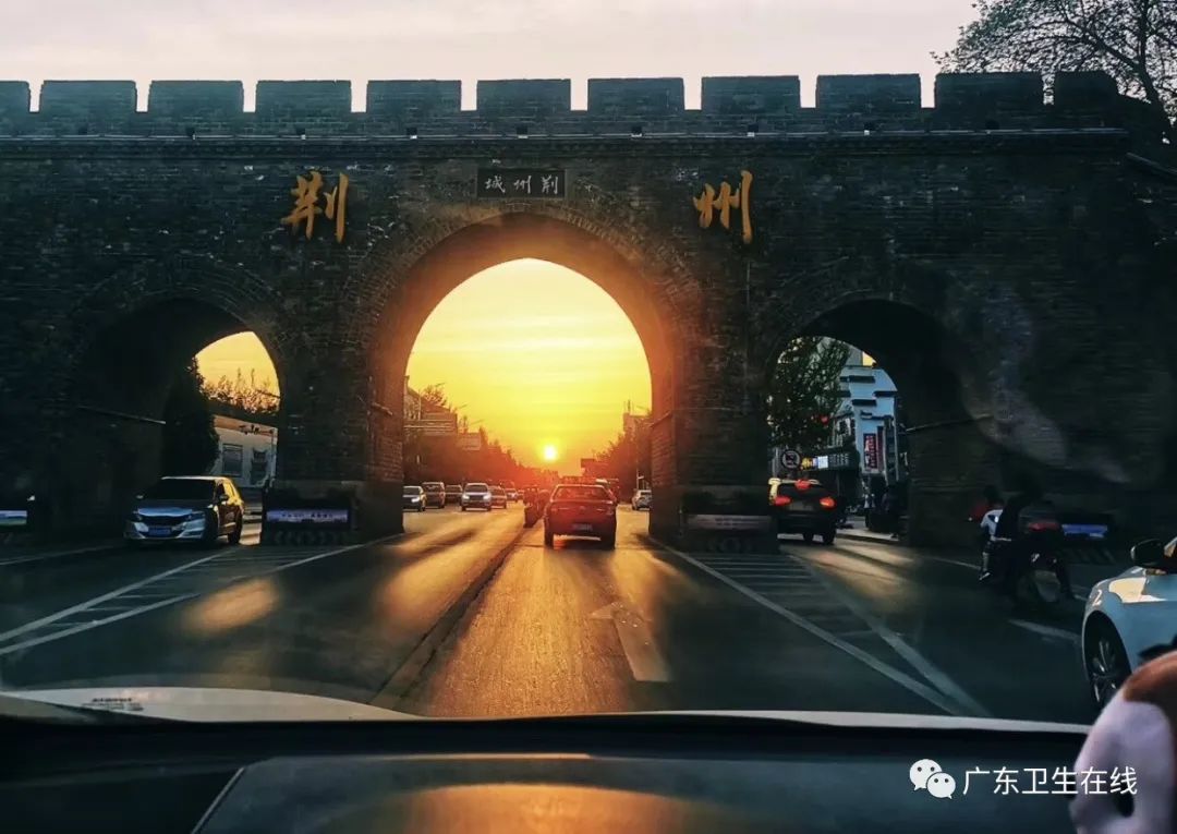 3月18日,封城52天后,我们所在的荆州古城解封.