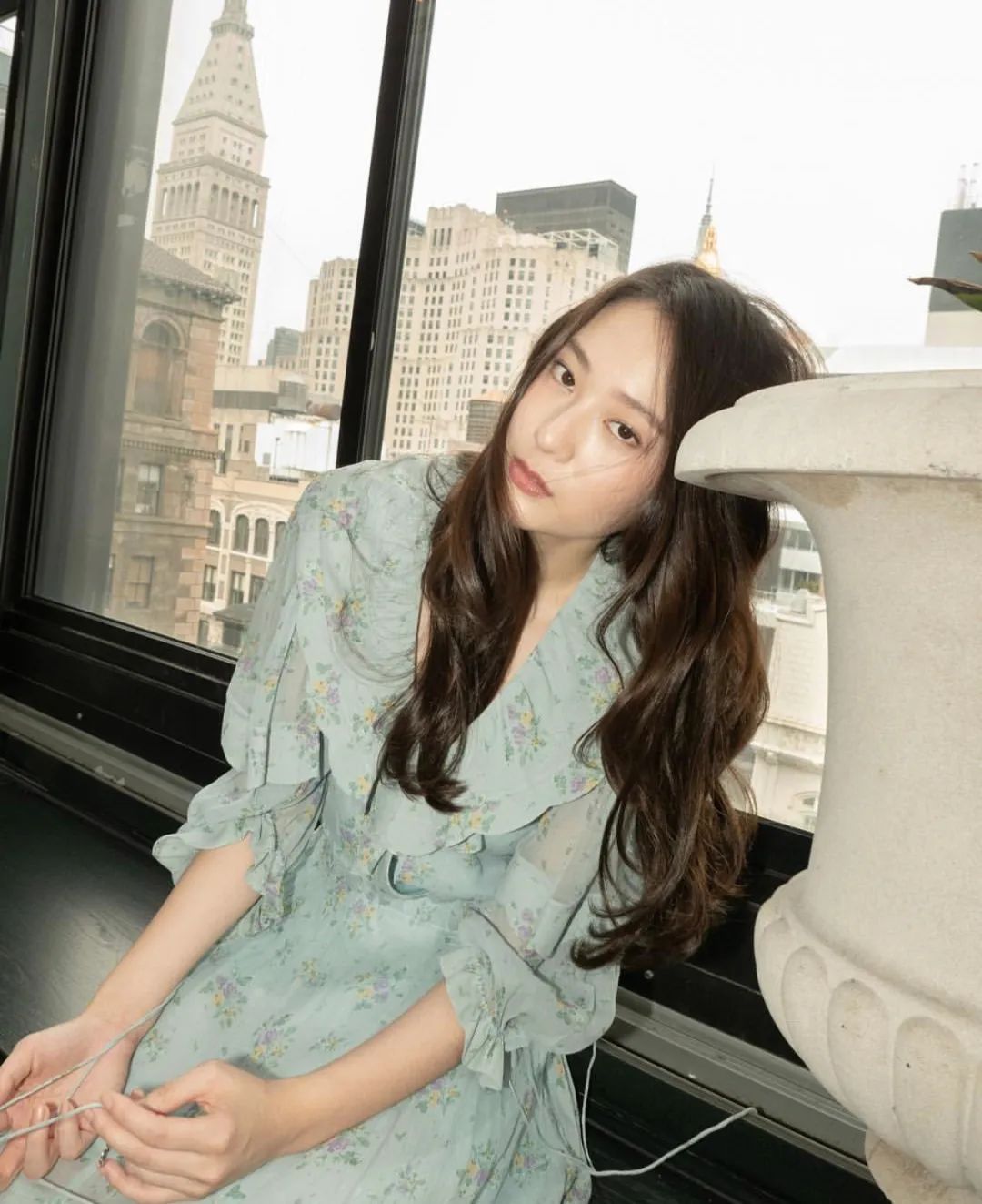 世界好危险,还是看看郑秀晶的旅拍美照云旅游吧