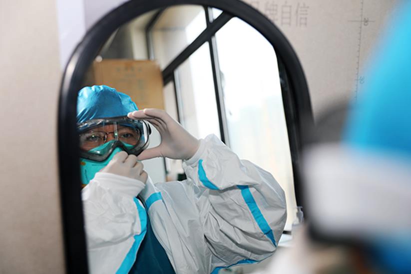 我国航天服防雾剂解决战"疫"医护人员护目镜结雾难题|新冠肺炎_新浪