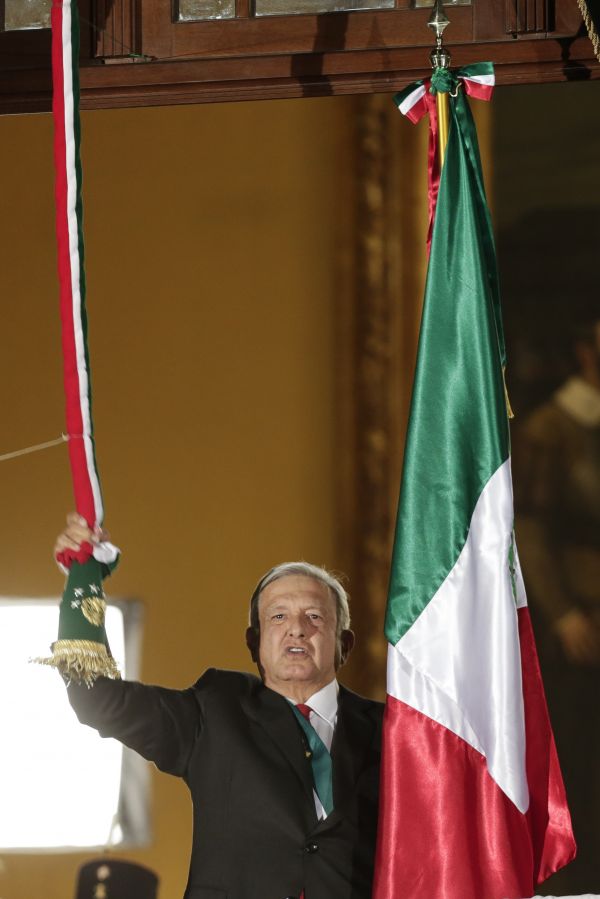 墨西哥总统称"流行病对我们没影响"遭批|洛佩斯_新浪军事_新浪网