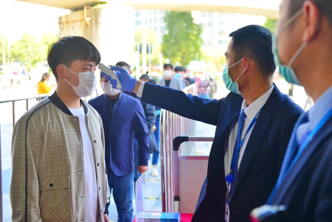 咸宁首家复工的购物中心首日啥样?记者带你实地探访