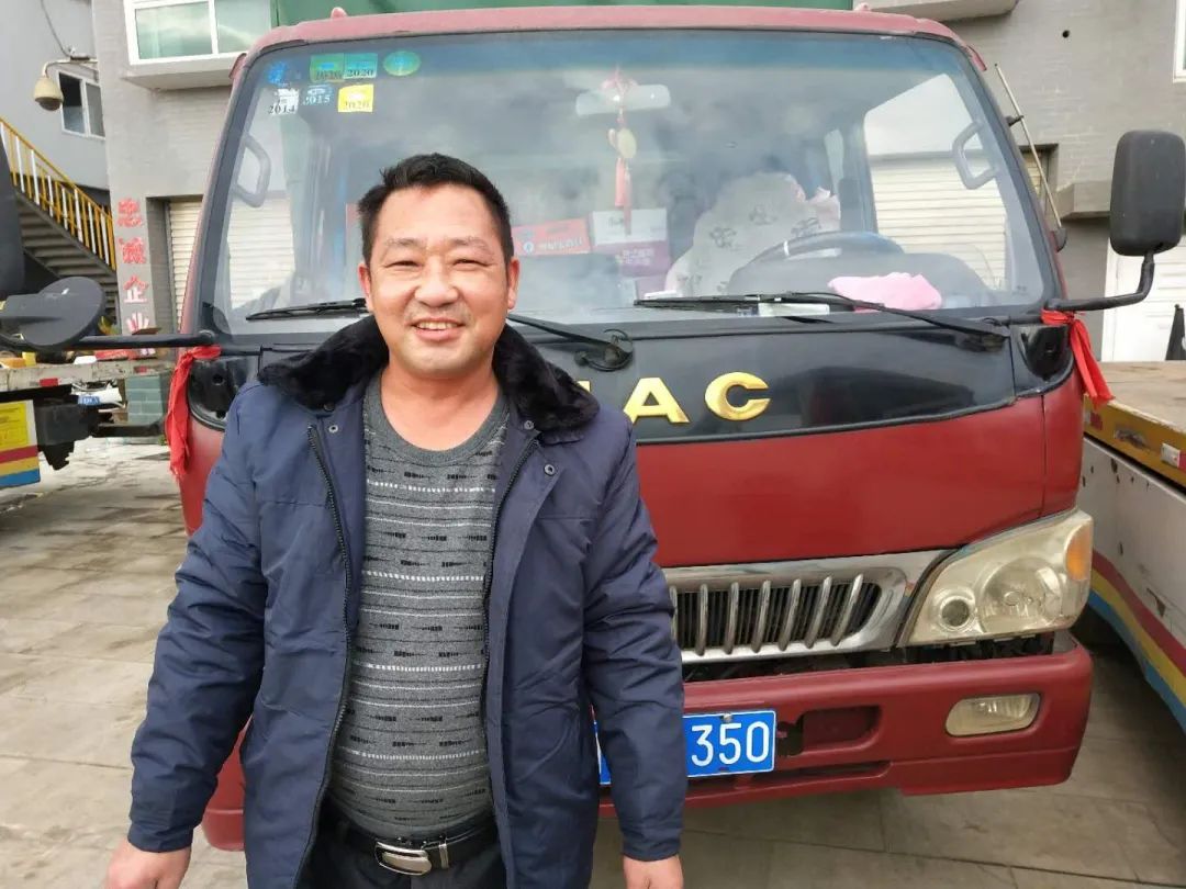 高速流浪湖北货车司机启程返乡想和家人好好聚一聚