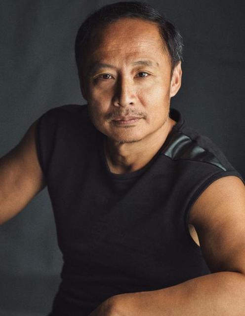 他们同为上海人艺演员多年前离婚成陌路而今一起演安家