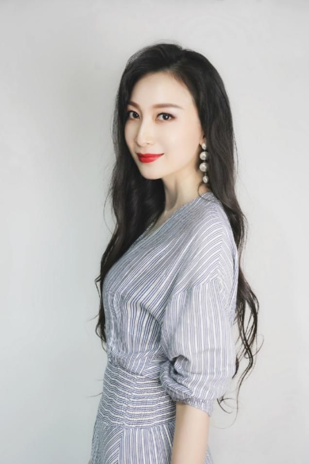 刘采采,作家,词人,三星堆文化推广大使.