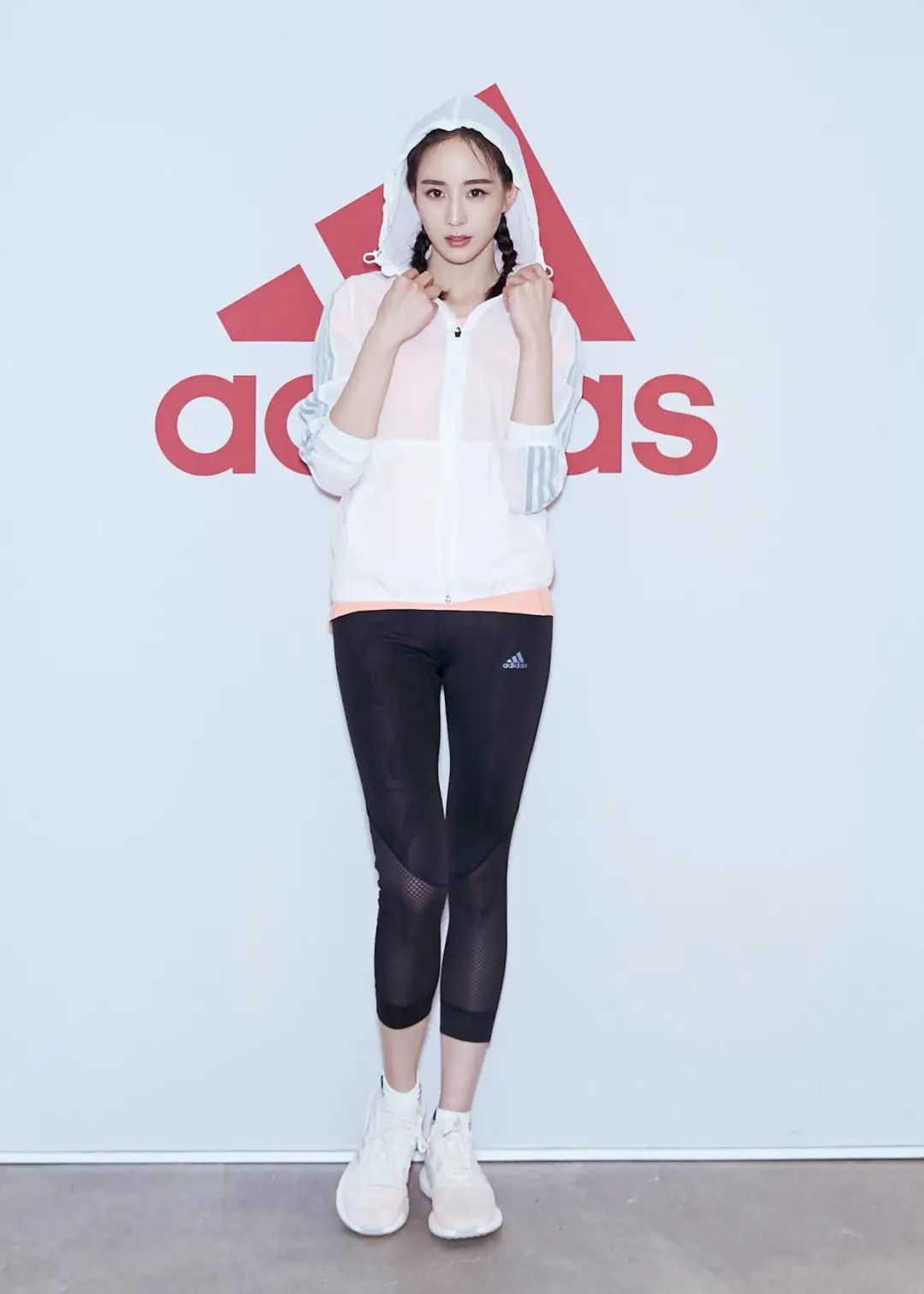 有一种时尚叫张钧甯的运动装!简单好搭还能显腿长,谁穿谁时髦