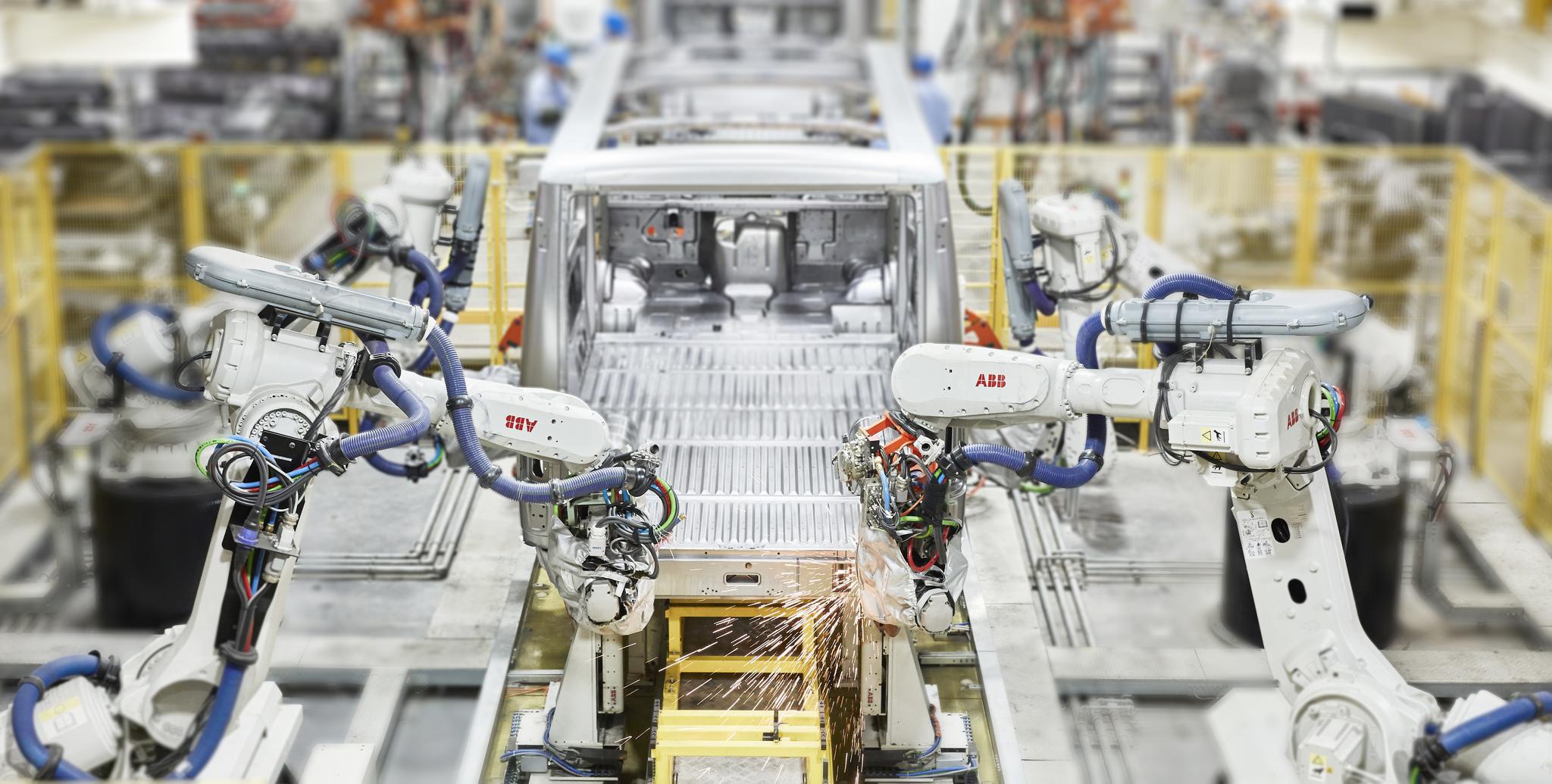 抢回时间abb超级工厂已复工全球最大型集装箱船正试航