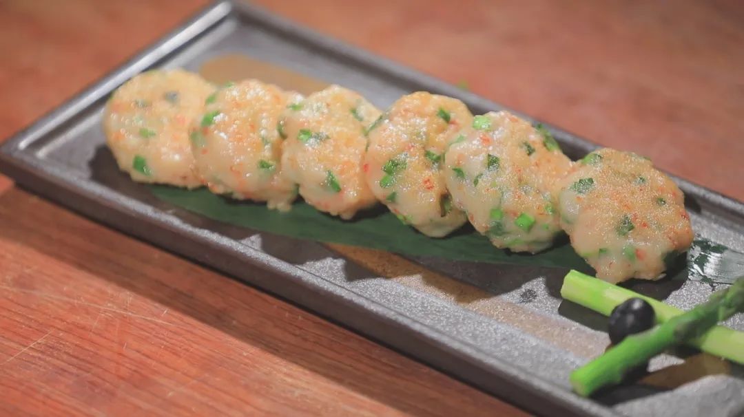 虾料十足,香煎虾饼这么做太香了!