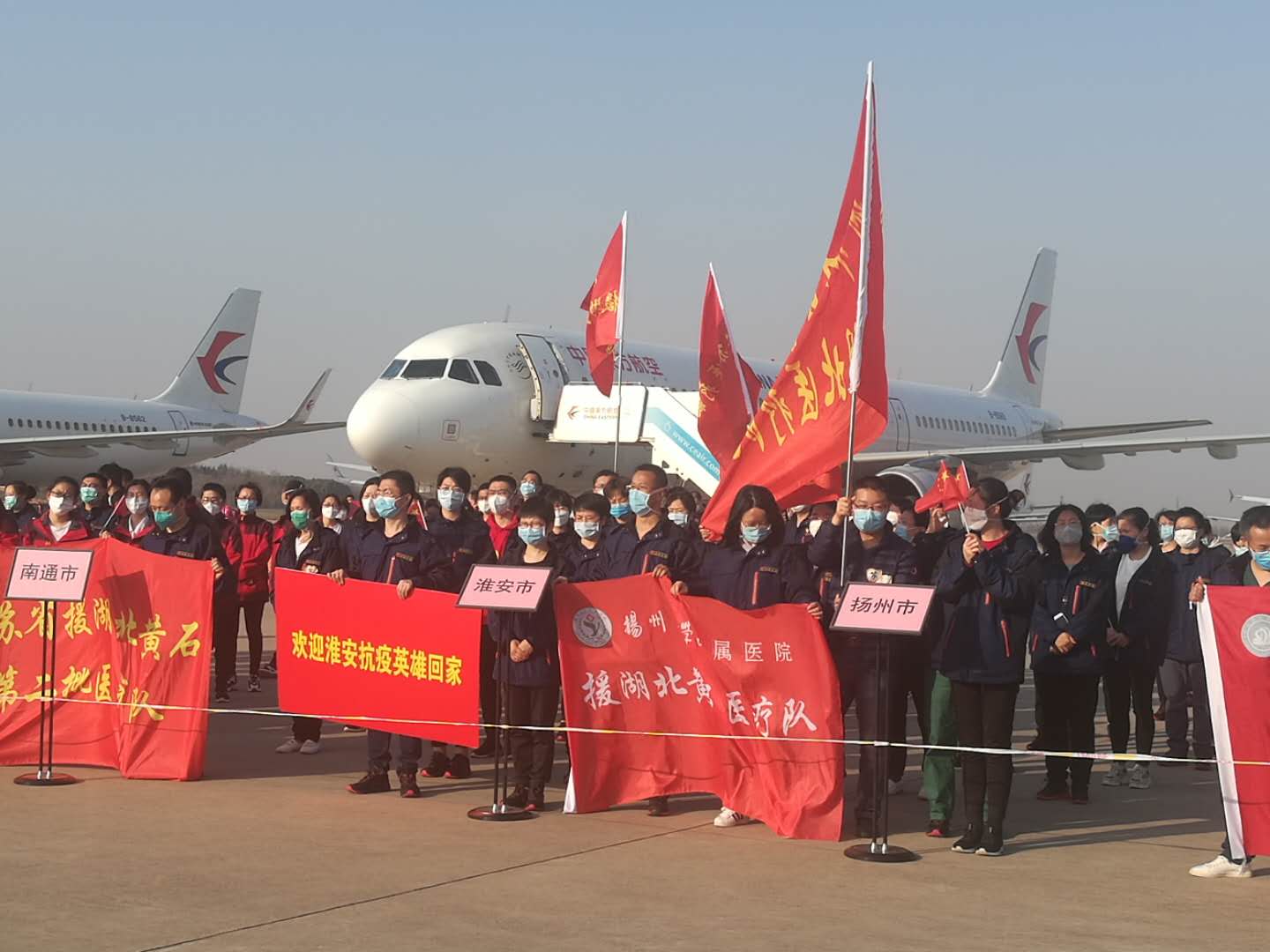 人民一起经历了一场波澜壮阔的生命大营救,充分体现了江苏医疗儿女