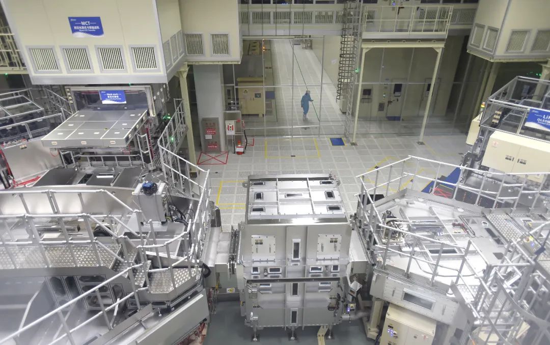 武汉华星光电生产线.长江日报记者 周超 摄