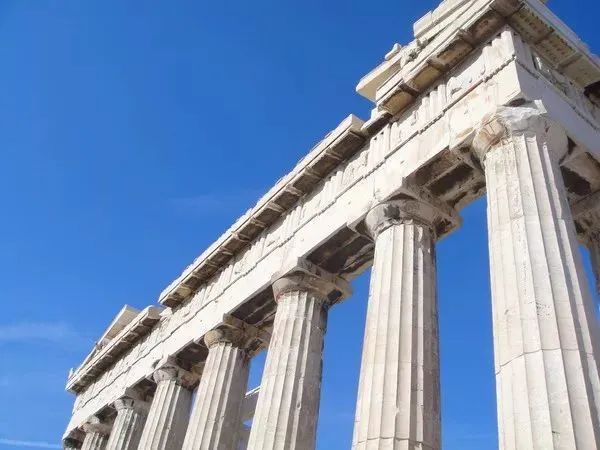 画中少女所穿的便是爱奥尼亚式希顿△john william作品中的古希腊