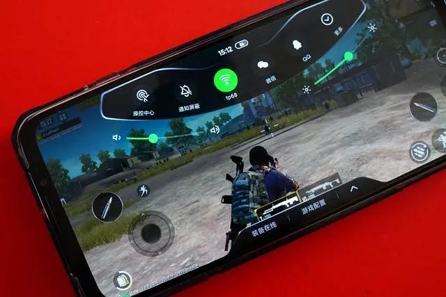 黑鲨3游戏手机玩《和平精英》有感,仔细设置可发挥强大威力