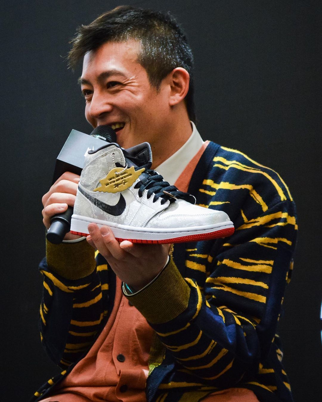 冠希晒新鞋,家人也被「问候」了丨潮鞋上脚|疫情|陈冠希|问候_新浪