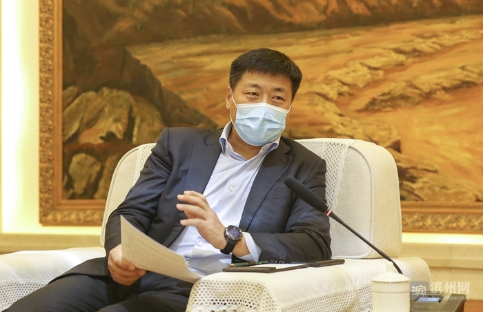 市企业家协会会长张波,常务副会长马韵升,副会长兼秘书长刘曰兴,副